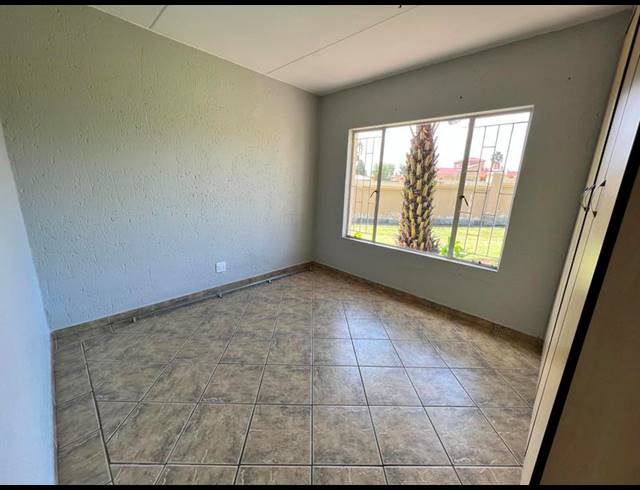 2 BEDROOM TOWNHOUSE FOR SALE IN DALPARK EXT 1